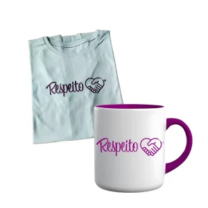 Camiseta com caneca, sendo os dois com o logo respeito na cor fucsia.