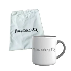 Camiseta branca com texto em cinza e caneca branca com texto, cabo e parte interna em cinza.